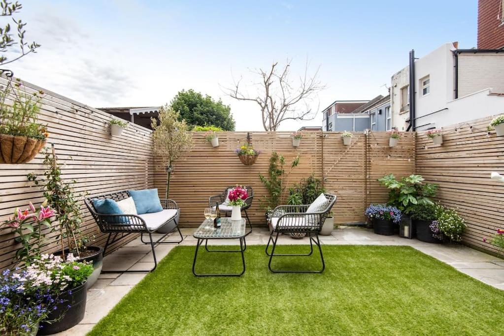 Newly Renovated Victorian House With Free Parking Hébergement de vacances
