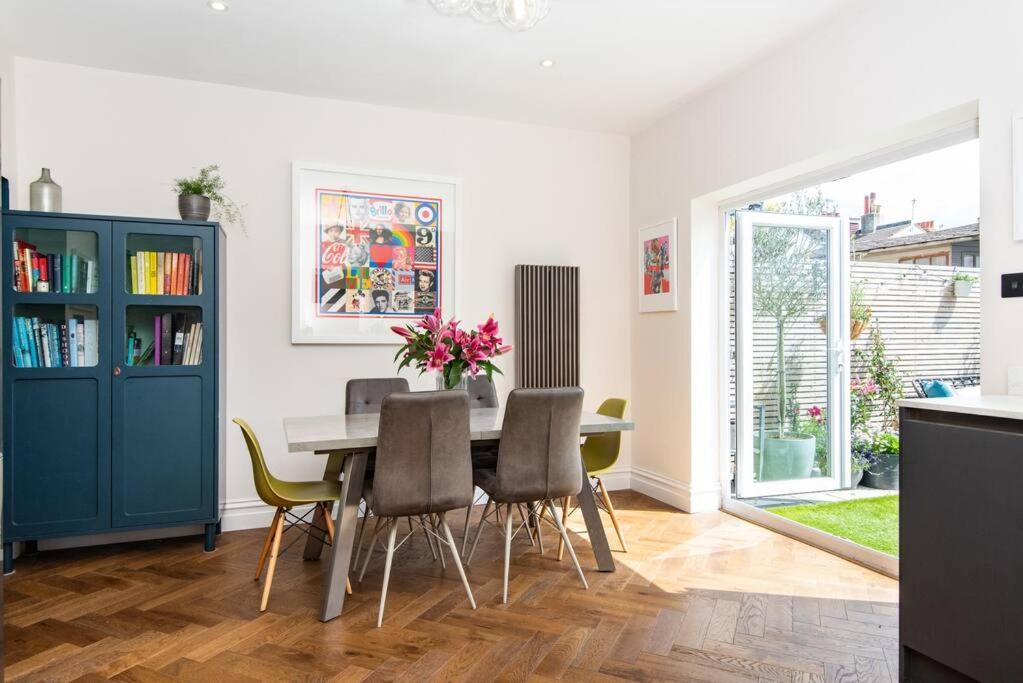 Newly Renovated Victorian House With Free Parking Hébergement de vacances