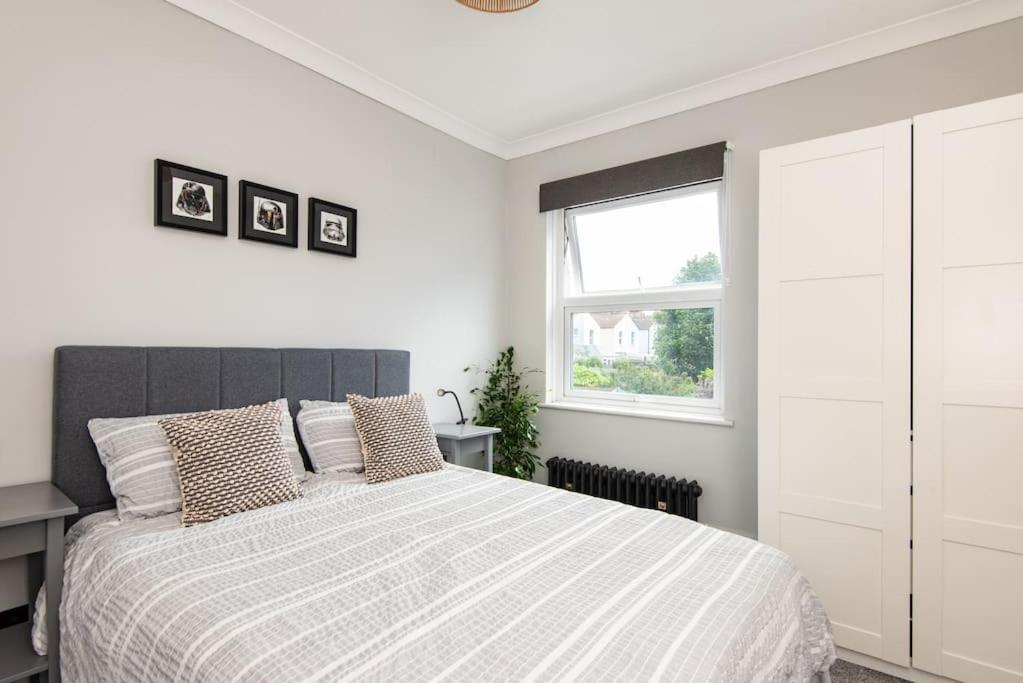 Hébergement de vacances Newly Renovated Victorian House With Free Parking *